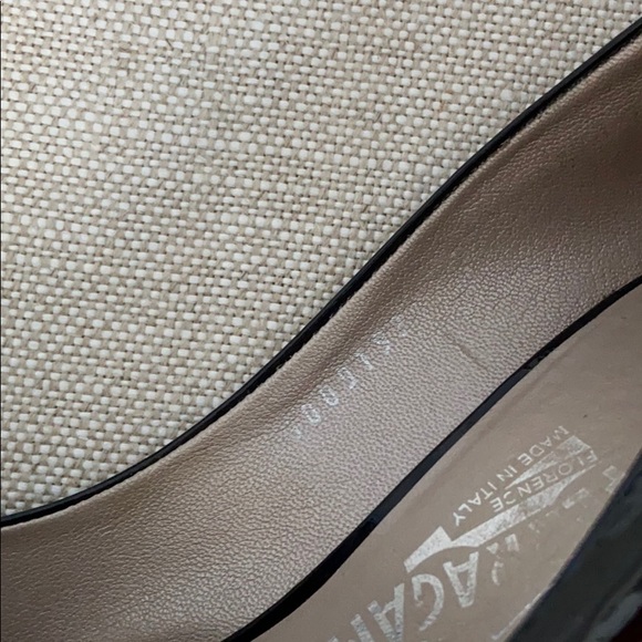 Ferragamo patent leather peep toe pumps - Picture 7 of 7